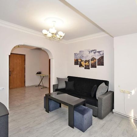 Luxury Spacious Apartment On Saryan Street.Centre Yerevan Ngoại thất bức ảnh