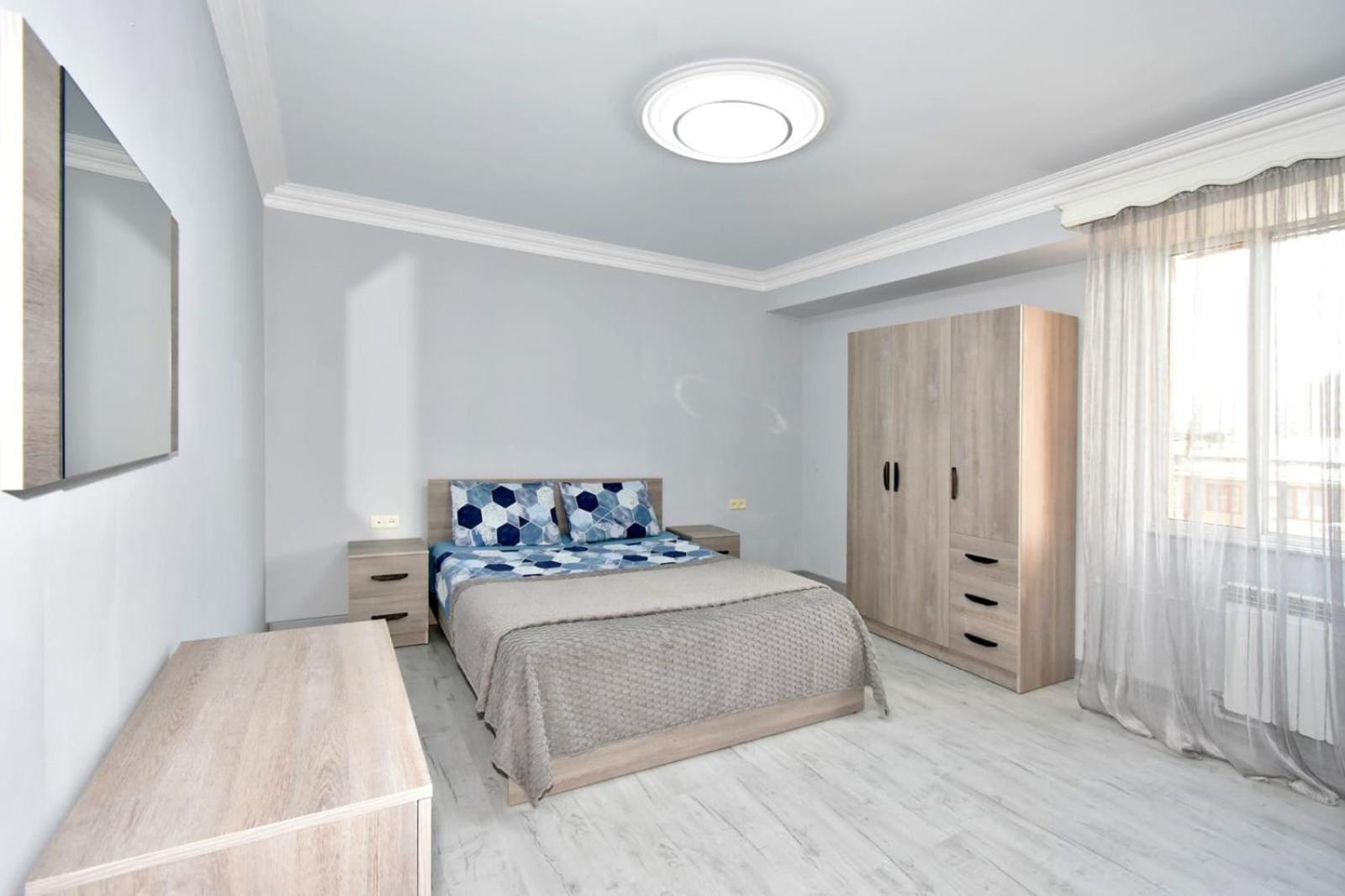Luxury Spacious Apartment On Saryan Street.Centre Yerevan Ngoại thất bức ảnh