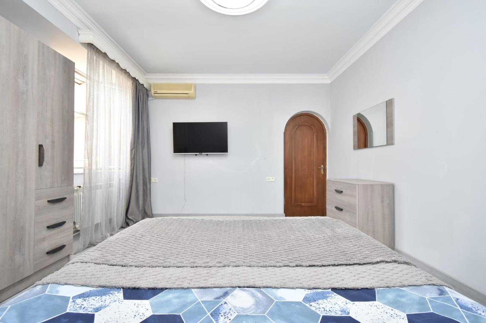 Luxury Spacious Apartment On Saryan Street.Centre Yerevan Ngoại thất bức ảnh
