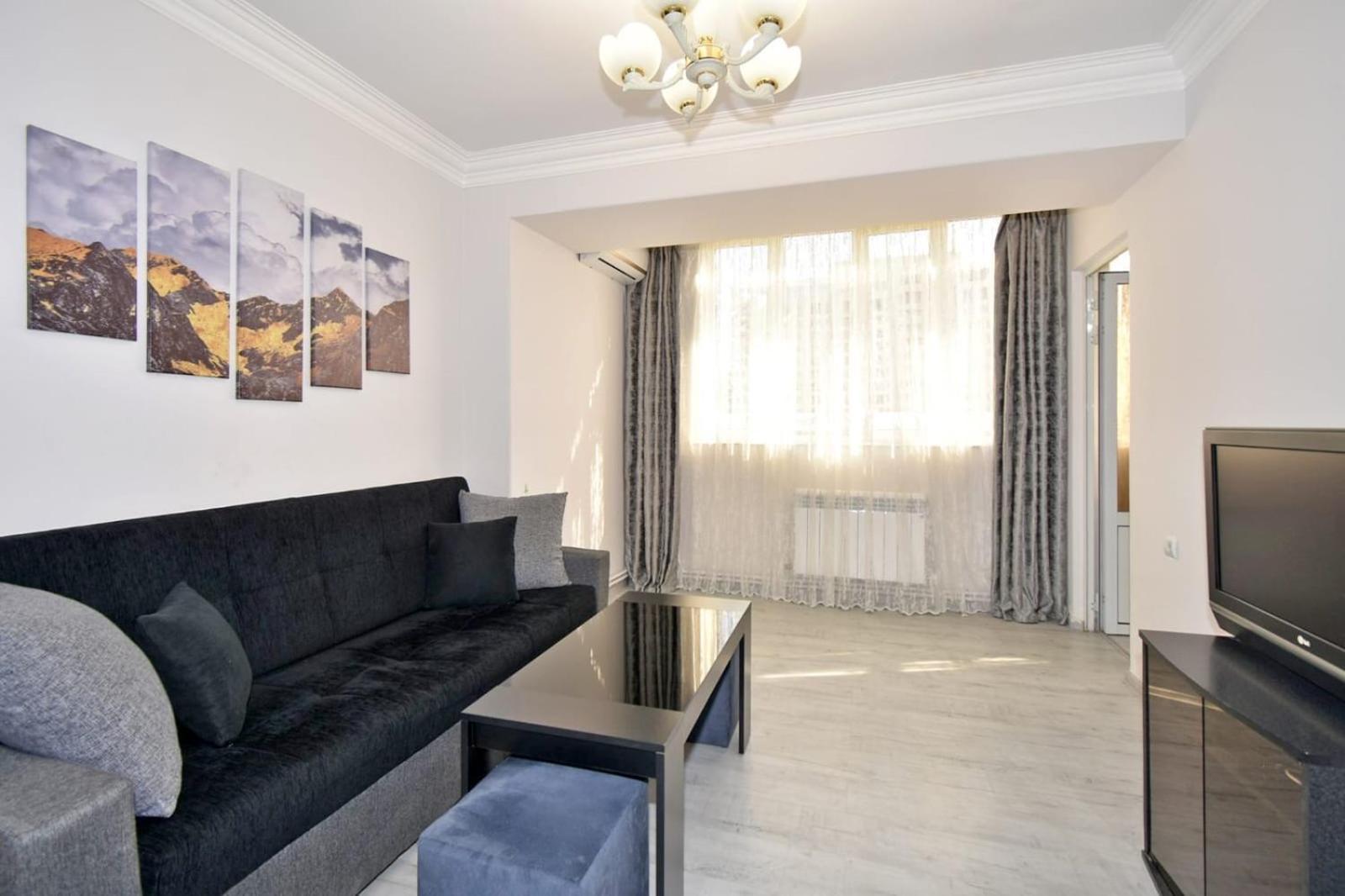 Luxury Spacious Apartment On Saryan Street.Centre Yerevan Ngoại thất bức ảnh